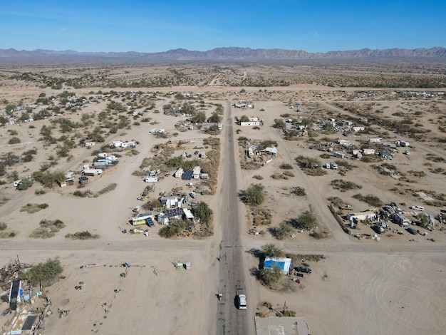 Vista aérea de Slab City, una comunidad de ocupantes ilegales fuera de la red no incorporada en California