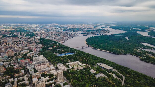 Vista aérea sobre el río Dnipro