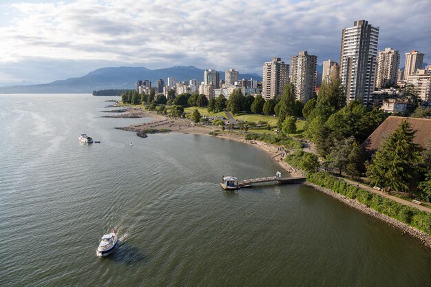 Vista aérea de Sunset Beach Park en el centro de Vancouver