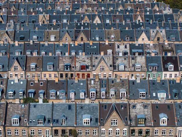 Foto vista aérea de los tejados del barrio de kartoffelraekkerne en oesterbro copenhague dinamarca