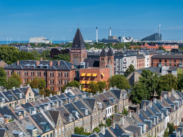 Foto vista aérea de los tejados del barrio de kartoffelraekkerne en oesterbro copenhague dinamarca