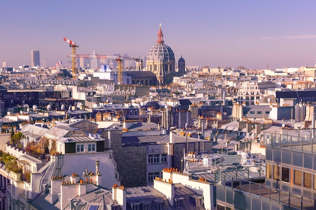 Vista aérea de los tejados de la ciudad de parís francia