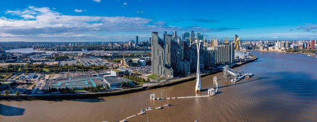 Foto vista aérea de los teleféricos de emirates air line en londres, reino unido