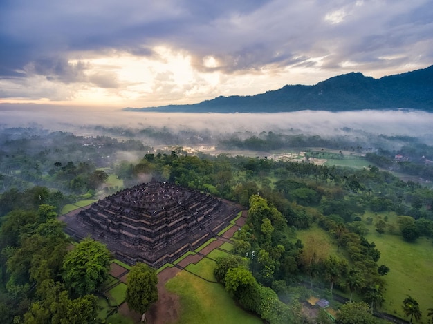 Vista aérea del templo de Borobudur, Indonesia