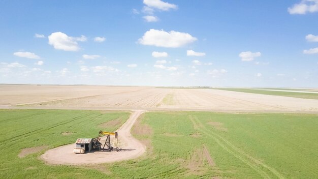 Vista aérea de las tierras de cultivo en las llanuras orientales en la primavera.