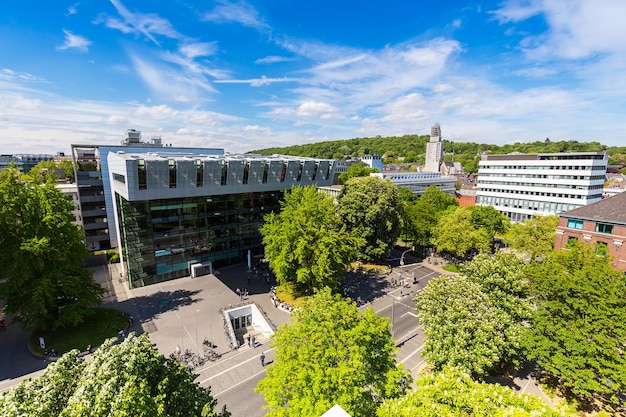 Una vista aérea de la Universidad RWTH Aachen Campus en Alemania. Tomada afuera con una 5D mark III.