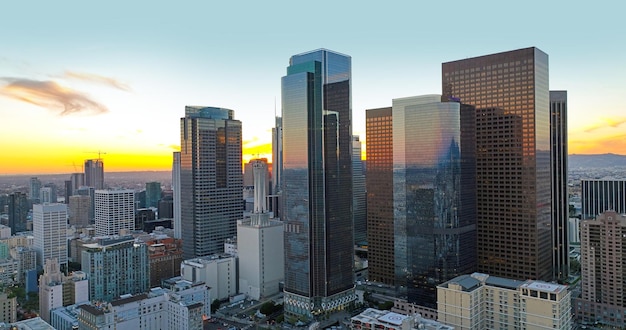 Vista aérea urbana do prédio de escritórios de arranha-céus panorâmicos da cidade de los angeles