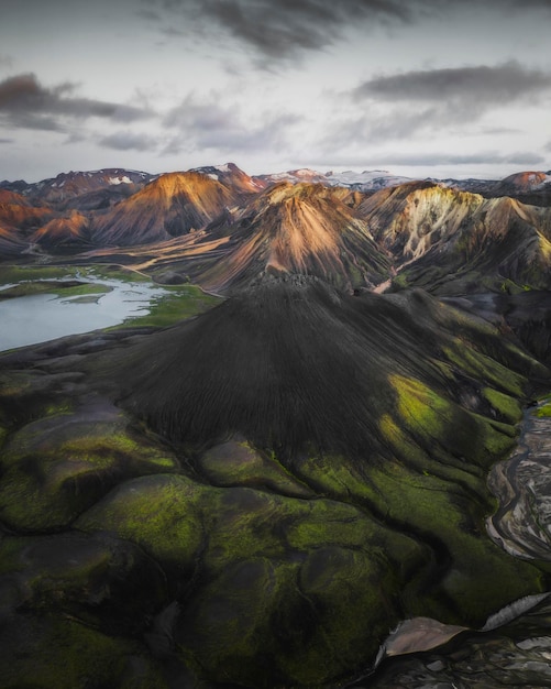 Vista aérea del volcánico en Islandia