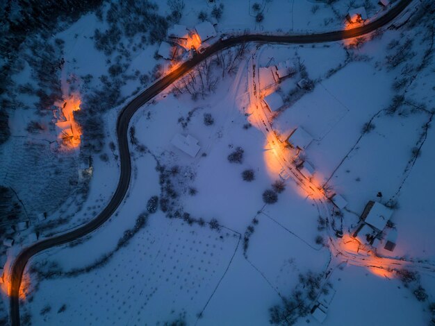 Vista aérea de Woodlands Blue Hour Día de invierno en Giresun Turquía