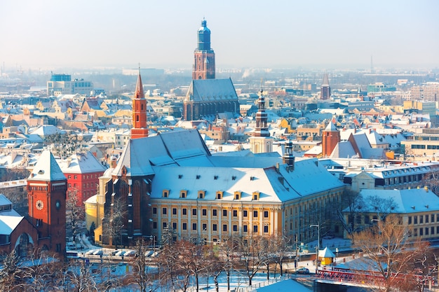 Vista aérea de Wroclaw en la mañana de invierno