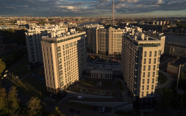 Vista aérea de la zona residencial al atardecer