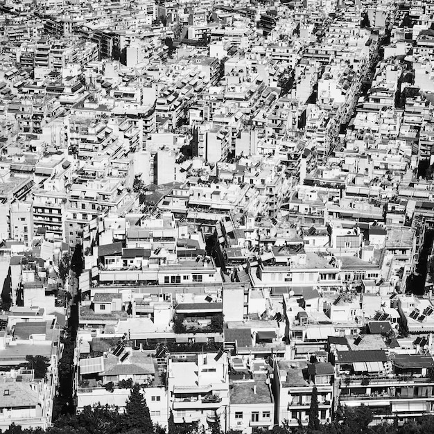 Vista aérea de la zona residencial de la ciudad de Atenas, Grecia. Fotografía uban en blanco y negro