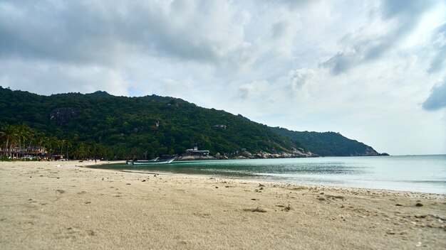 Vista al mar en un día caluroso. Koh Pangan. Tailandia