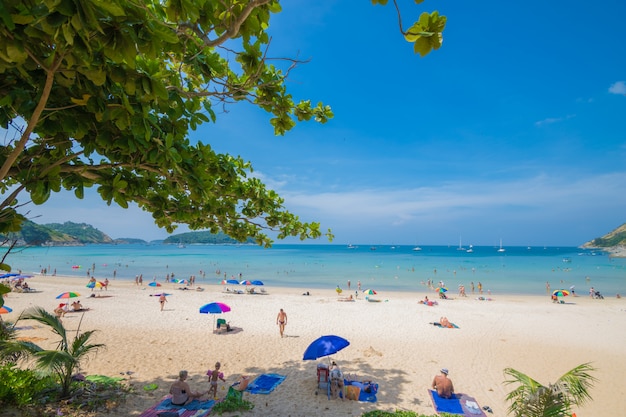 Foto vista al mar de la playa de phuket