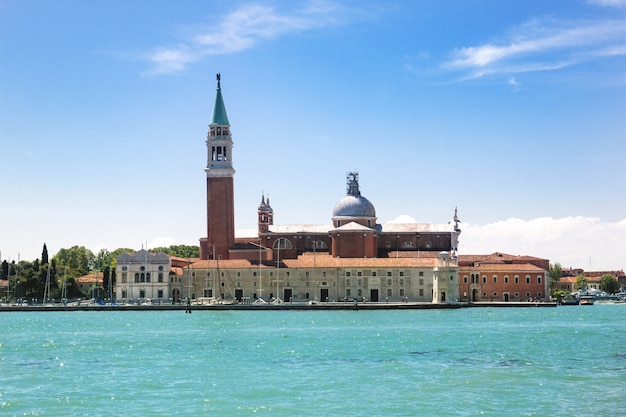 Vista al mar veneciano de verano