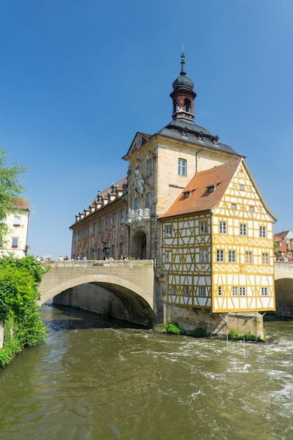 La vista al río y al ayuntamiento de Bamberg