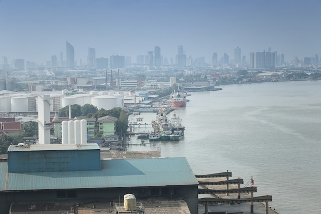 Vista al río Chao Phraya y a la ciudad de Bangkok.