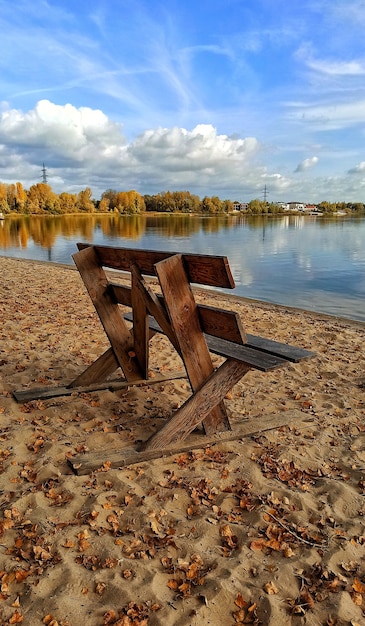 Vista al río en un día de otoño