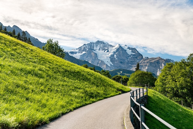 Vista alpina na aldeia de wengen, na suíça