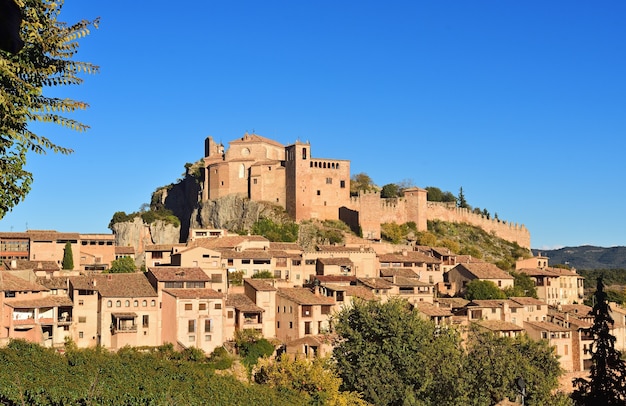 Foto vista de alquezar, somontano, provincia de huesca, aragón, españa.