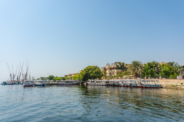 Vista de los alrededores de la ciudad de Luxor desde el Nilo. Egipto