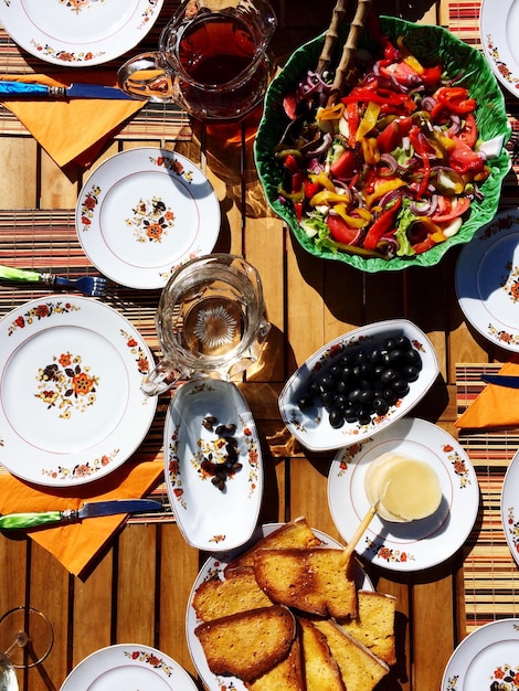 Foto vista de alto ángulo de los alimentos en la mesa