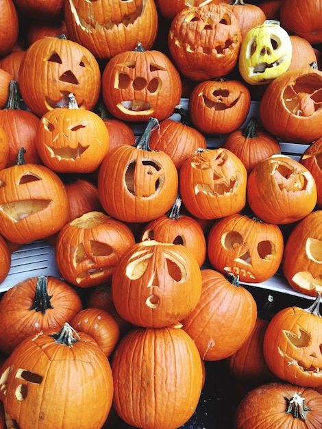 Vista de alto ángulo de las calabazas de Halloween