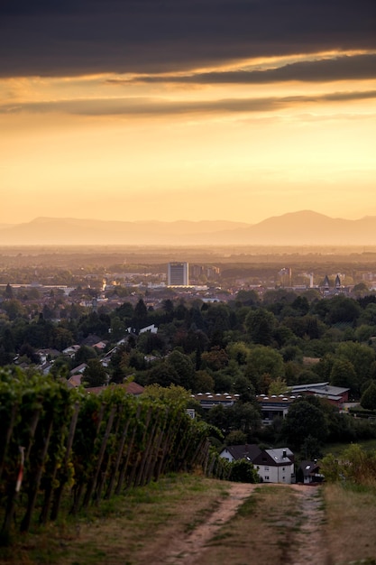 Foto vista de alto ángulo de la ciudad contra el cielo durante la puesta de sol