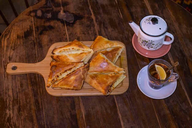 Foto vista de alto ángulo del desayuno en la mesa