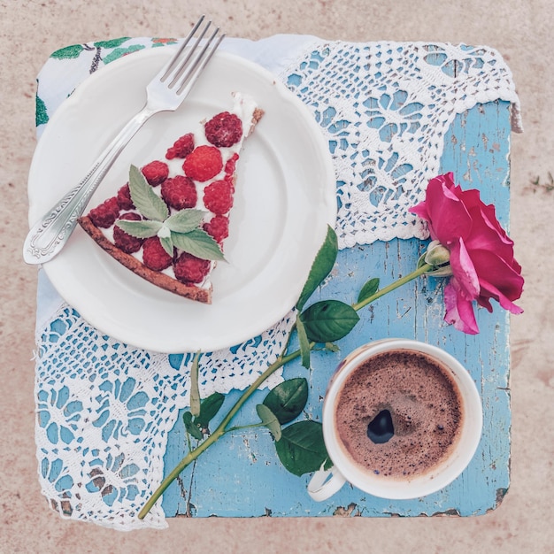 Foto vista de alto ángulo del desayuno en la mesa