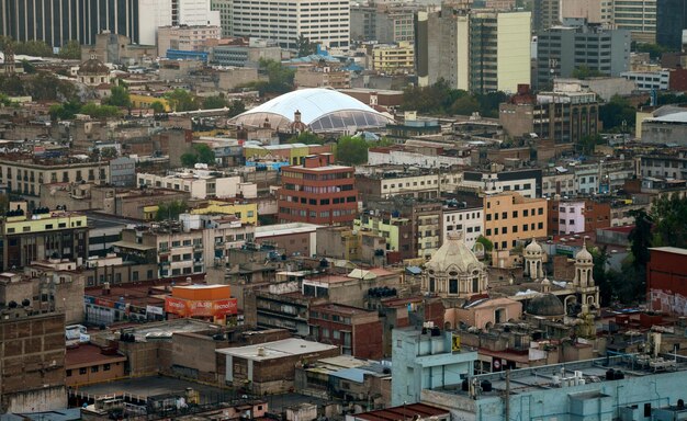 Vista de alto ángulo de los edificios en la ciudad