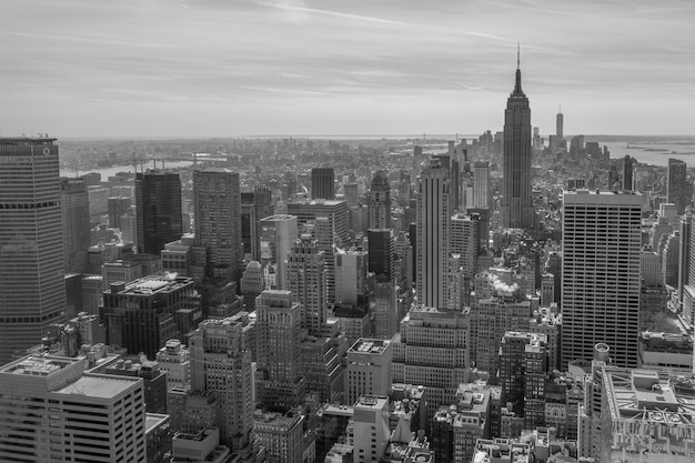 Vista de alto ángulo del Empire State Building en la ciudad