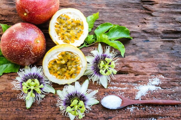 Foto vista de alto ángulo de las frutas en la mesa