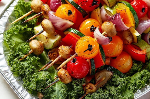 Foto vista de alto ángulo de frutas y verduras en contenedores