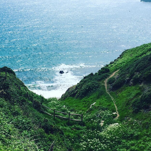 Foto vista de alto ángulo del mar contra el cielo