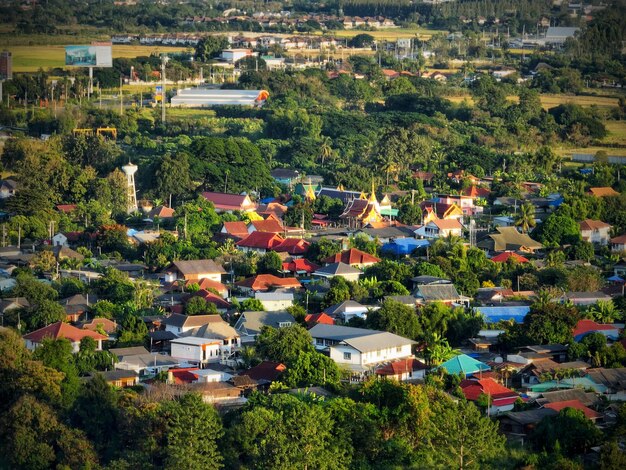 Foto vista de alto ángulo del paisaje de la ciudad de chiang mai