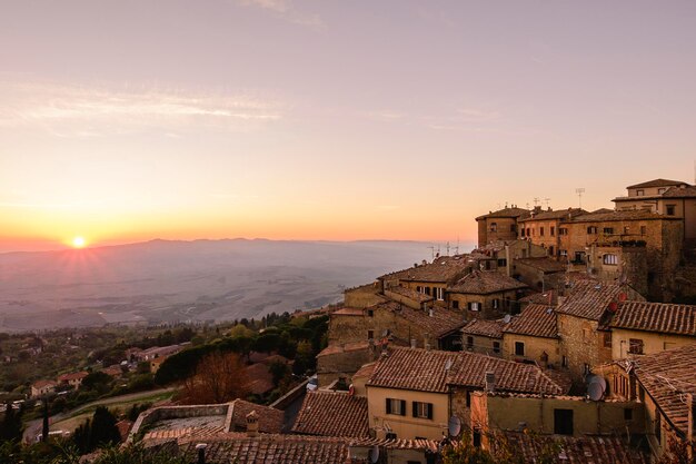 Foto vista de alto ángulo del paisaje urbano contra el cielo al atardecer