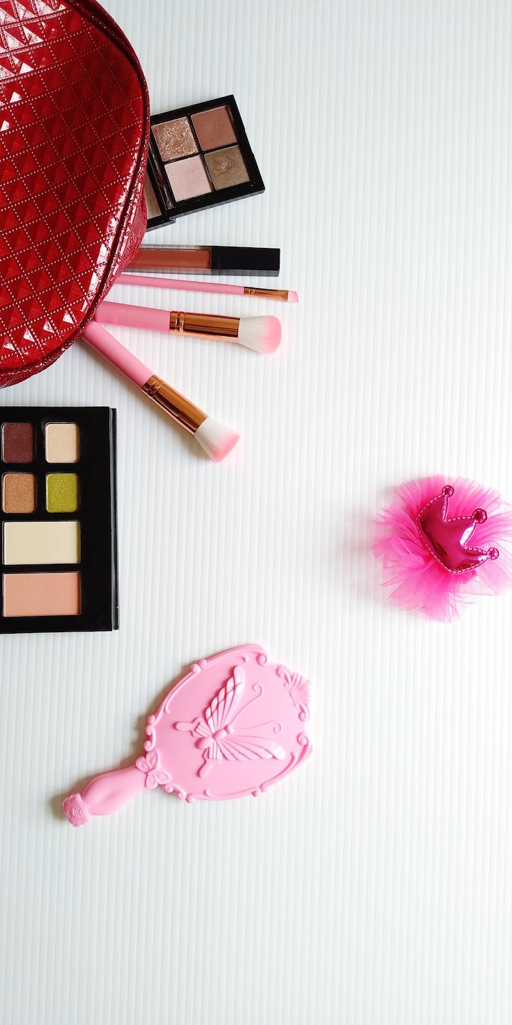 Foto vista de alto ángulo de los productos de belleza en la mesa
