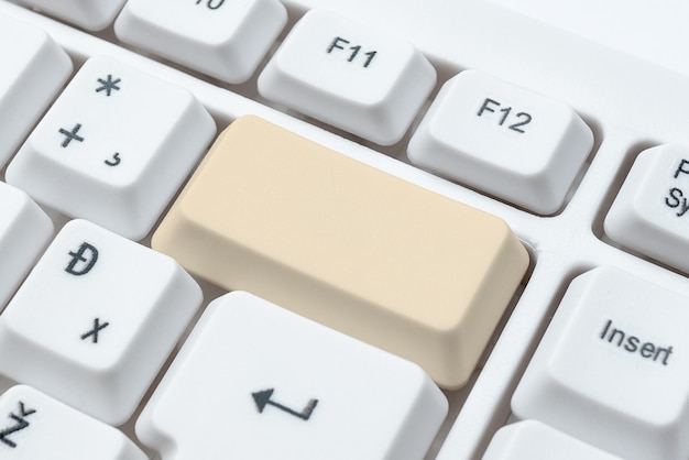 Vista de alto ángulo del teclado de la computadora