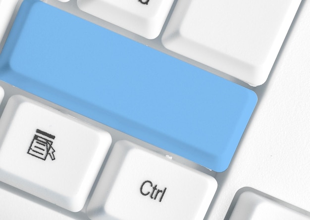 Vista de alto ángulo del teclado de la computadora