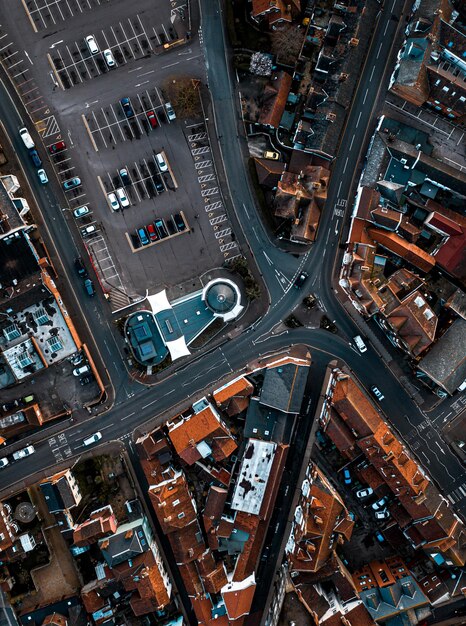 Foto vista de alto ángulo del tráfico en la calle de la ciudad