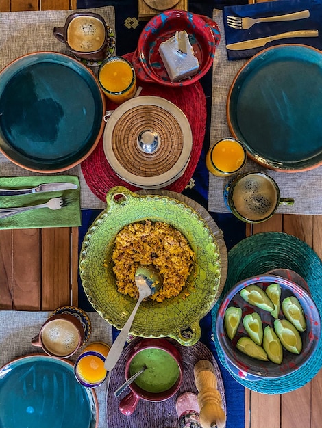 Foto vista de alto ángulo de varios alimentos en la mesa