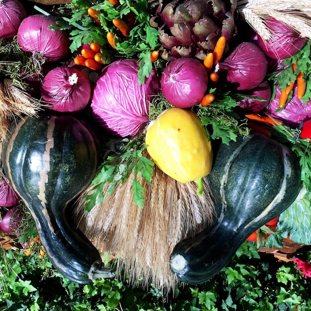 Foto vista de alto ángulo de verduras en el mercado para la venta