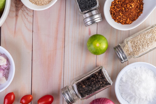 Foto vista de alto ángulo de las verduras en la mesa