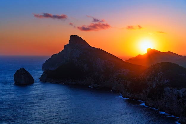 Vista del amanecer en Formentor, Mallorca, España