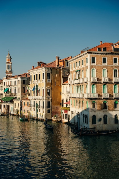 Foto vista del amanecer del gran canal de venecia el gran canal al amanecer en venecia, italia