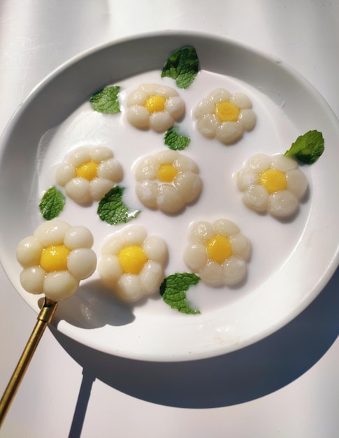 Vista de ángulo alto de los alimentos en el plato