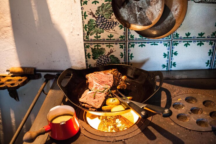 Foto vista de ángulo alto de los alimentos en el recipiente en la estufa