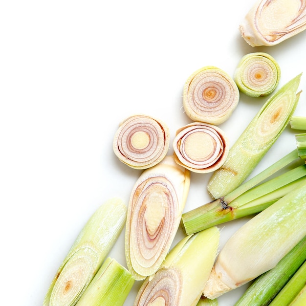 Foto vista en ángulo alto de los alimentos sobre un fondo blanco