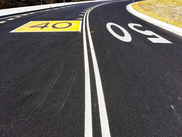 Foto vista en ángulo alto de la autopista